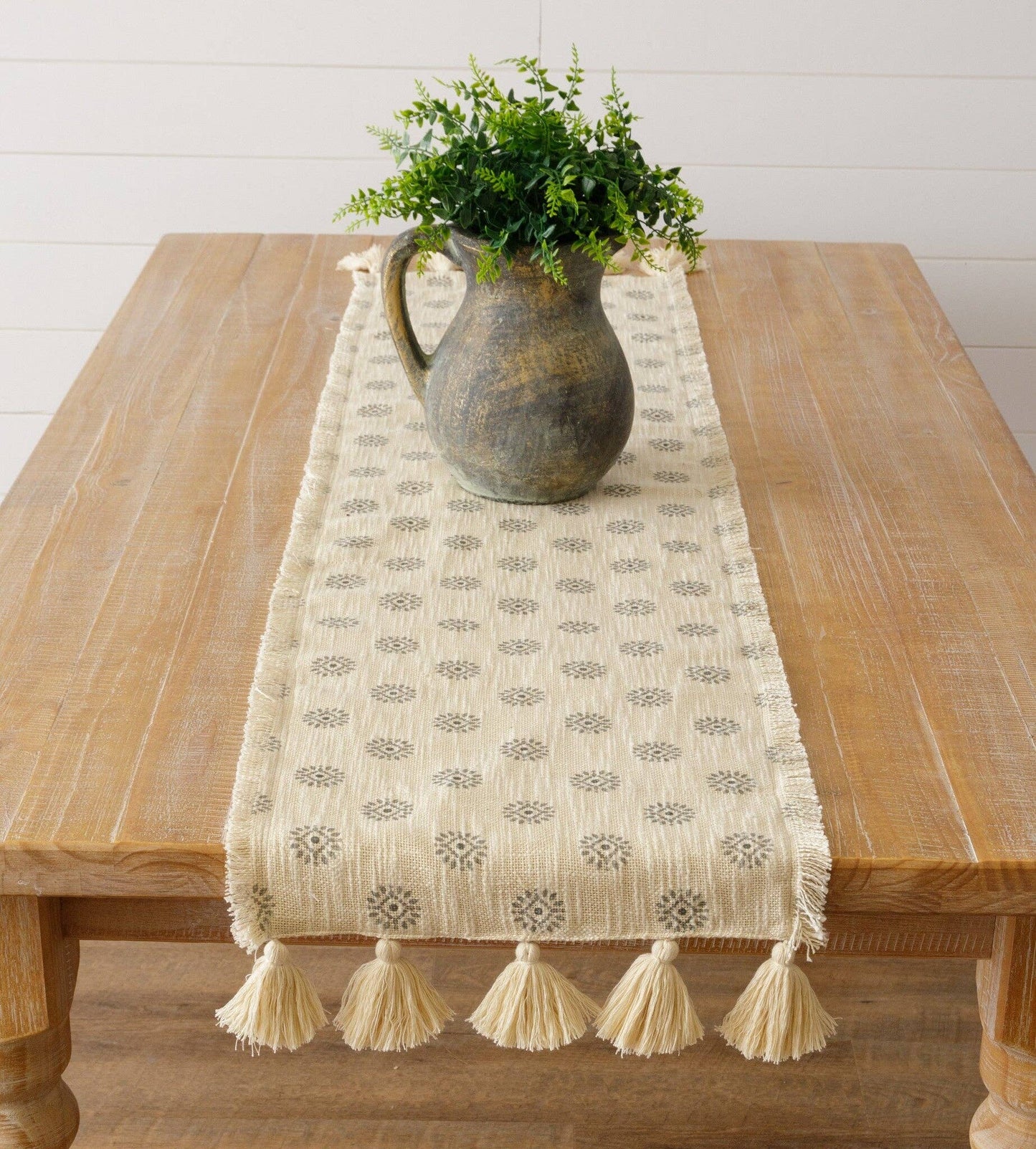 Table Runner - Medallion With Tassels (PC)