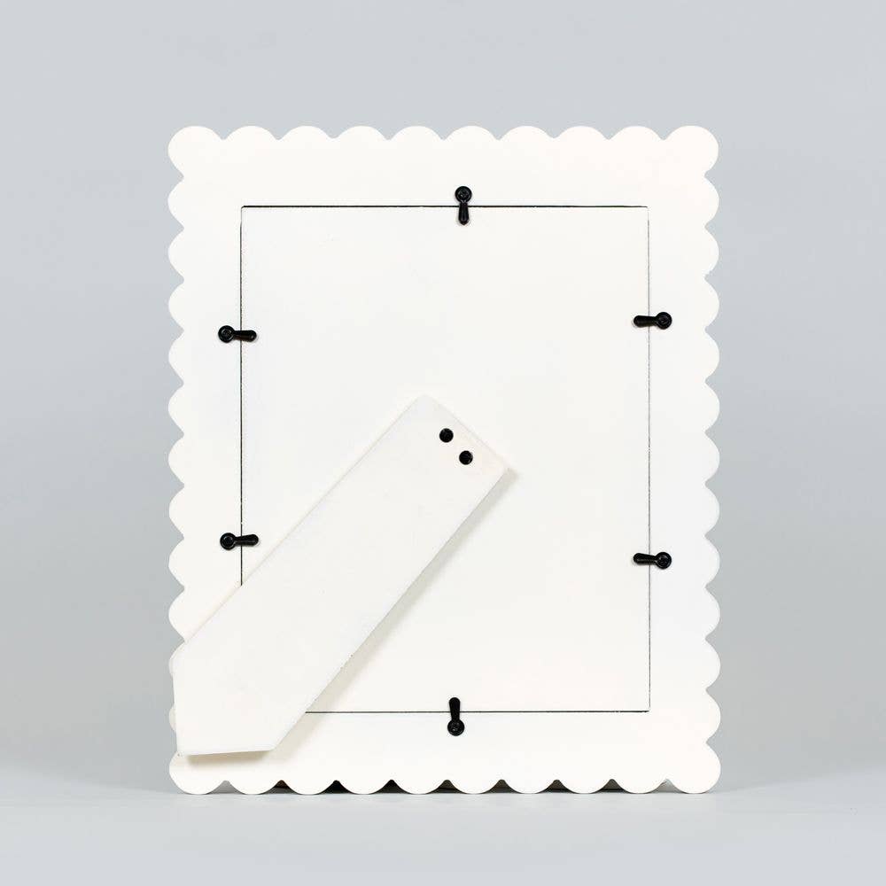 White wood scallop photo frame (8x10)