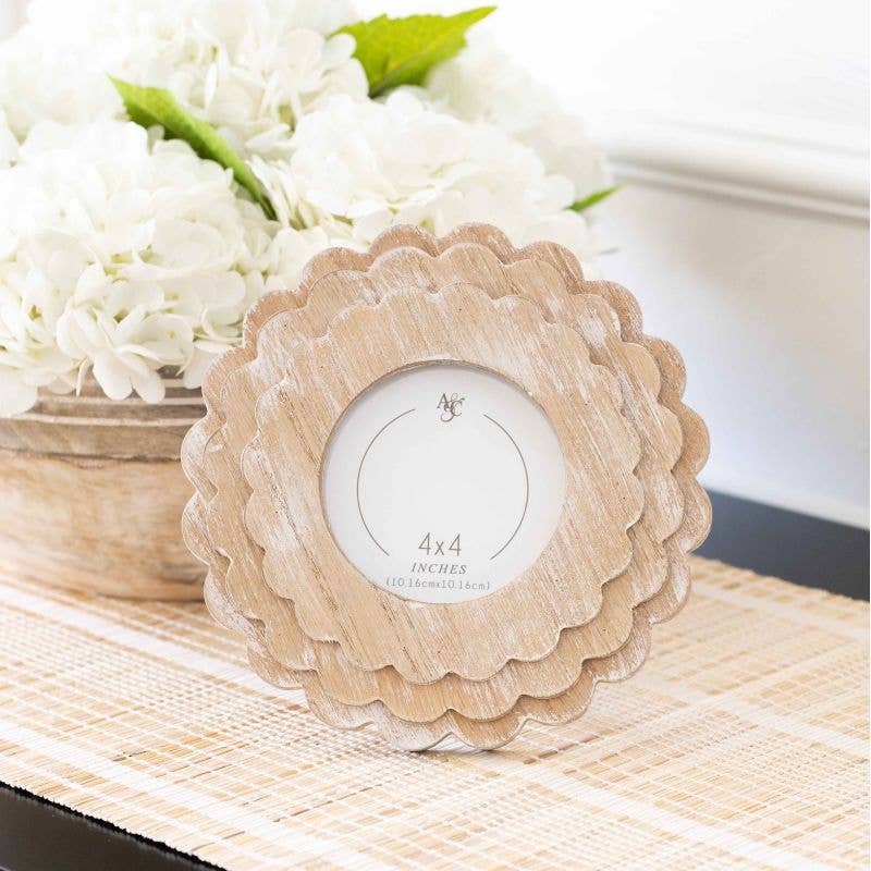 Natural round scallop photo frame (4x4)