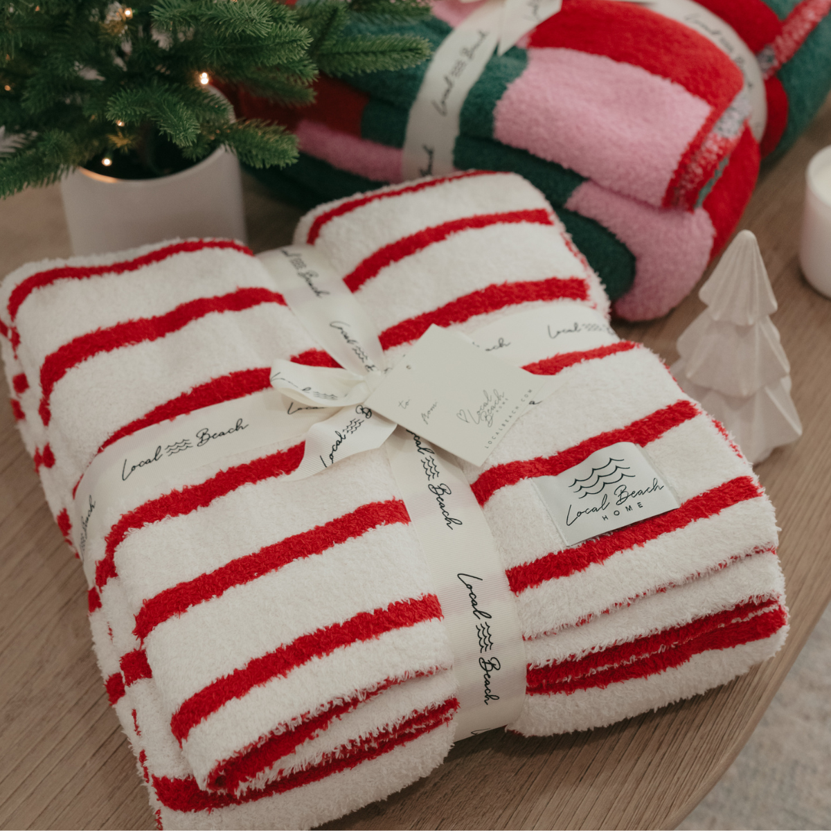Red/Creme Holiday Stripe Cozy Luxe Home Blanket: Red/Cream