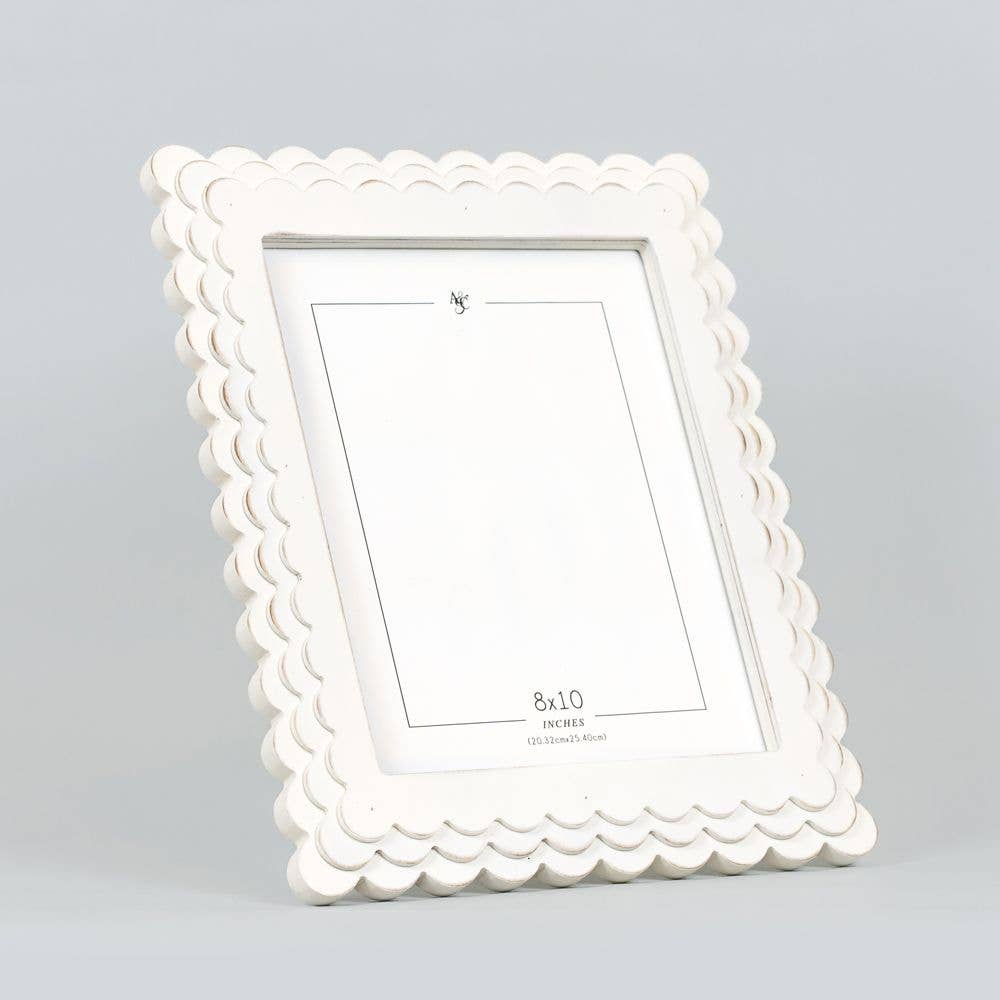 White wood scallop photo frame (8x10)
