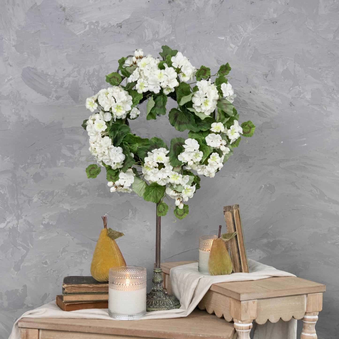 15" White Geranium Candle Ring