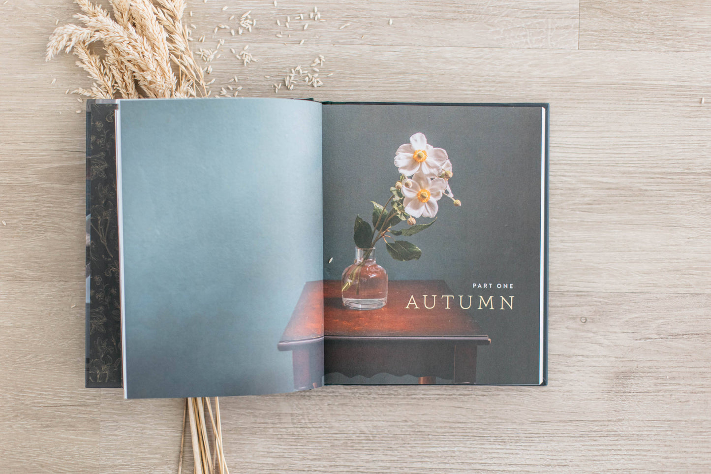 A Home in Bloom: Hardcover / English
