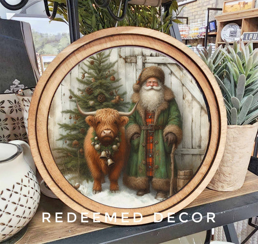8" Round Highland Santa Green Art