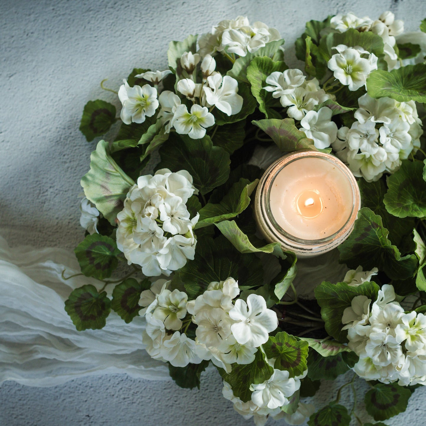 15" White Geranium Candle Ring