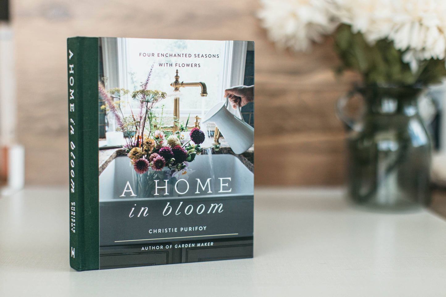 A Home in Bloom: Hardcover / English