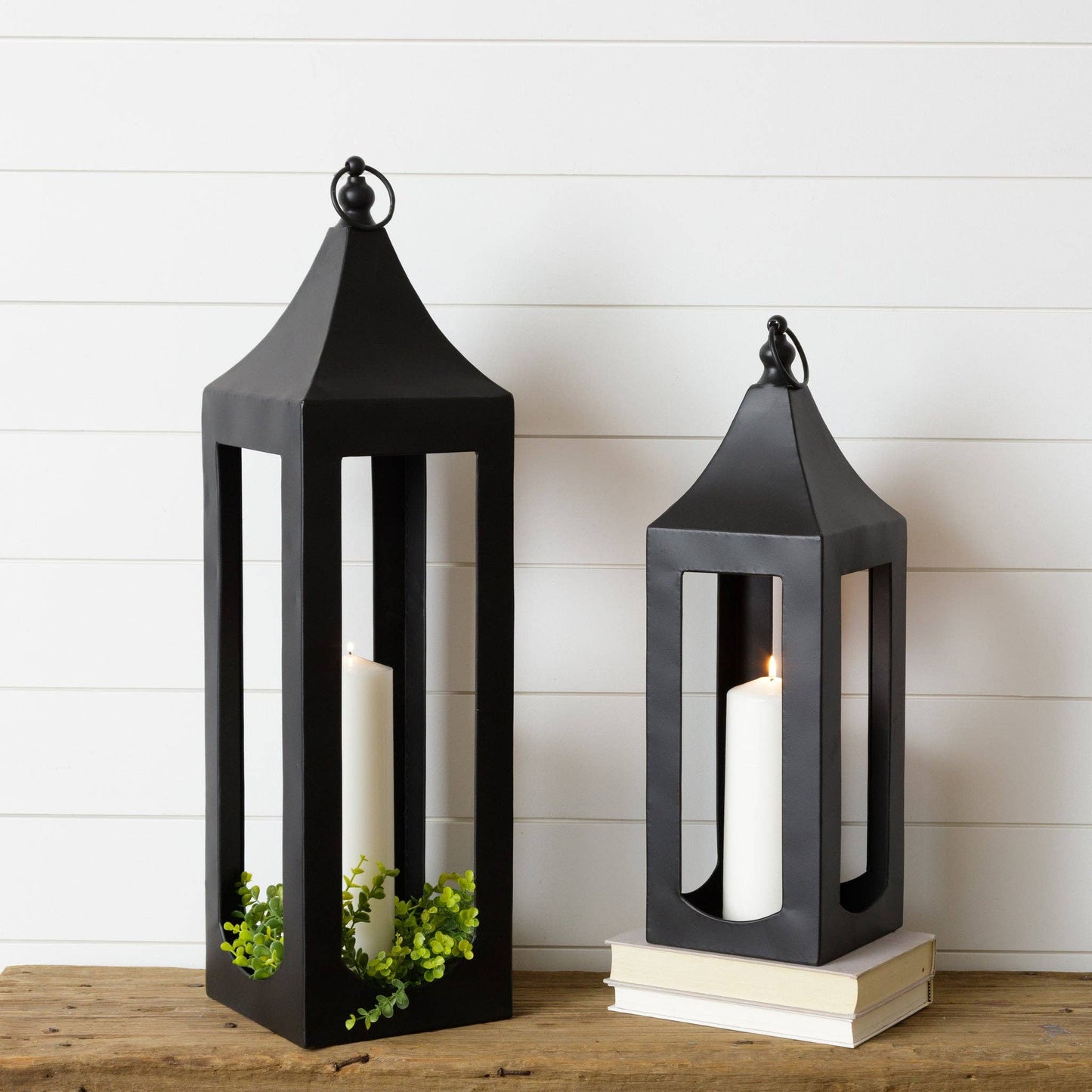 Black Lanterns (Set Of 02)